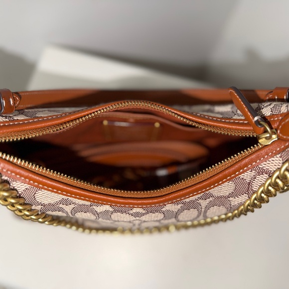 Juliet Shoulder Bag 25
In Signature Textile Jacquard - Picture 7 of 10